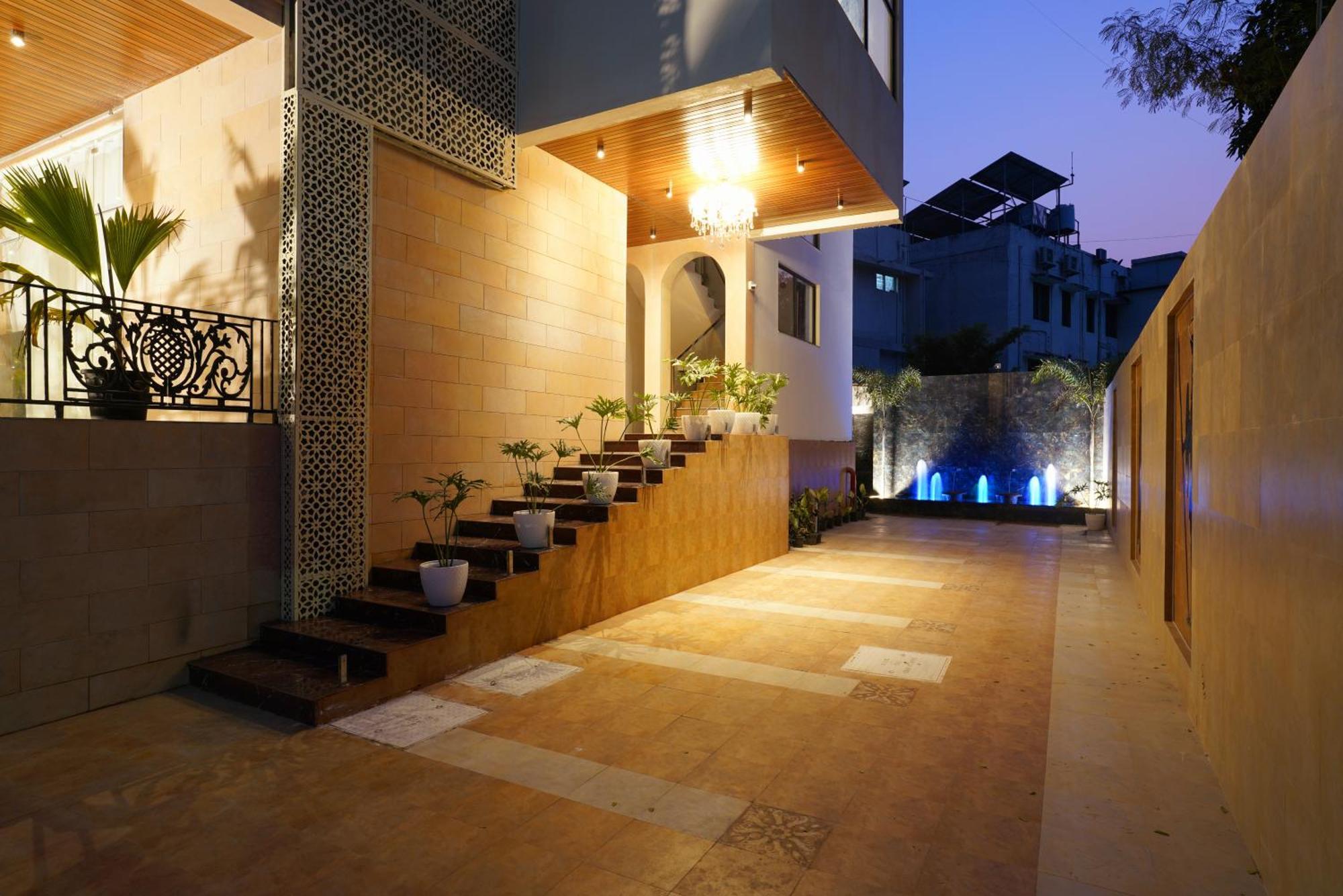 Labels Hotel Nagpur Exterior photo